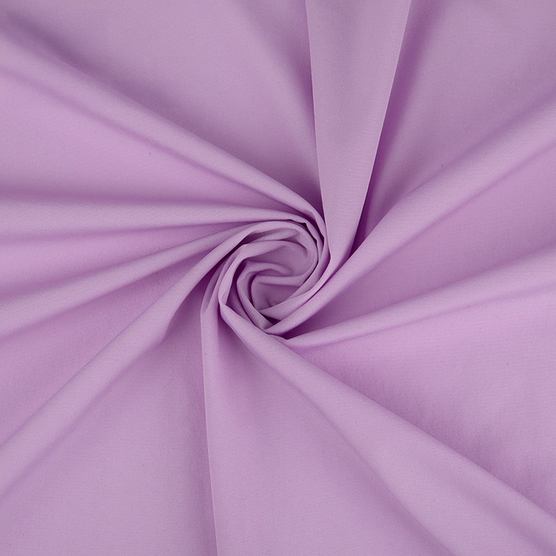 Wat zijn de belangrijkste voordelen van kreukvrije stoffen voor reiskleding?